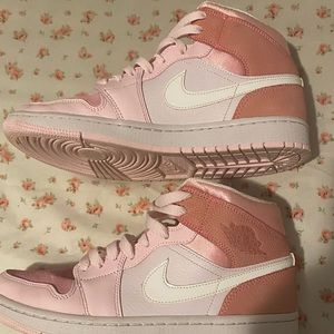 jordan 1s digital pink size 9!